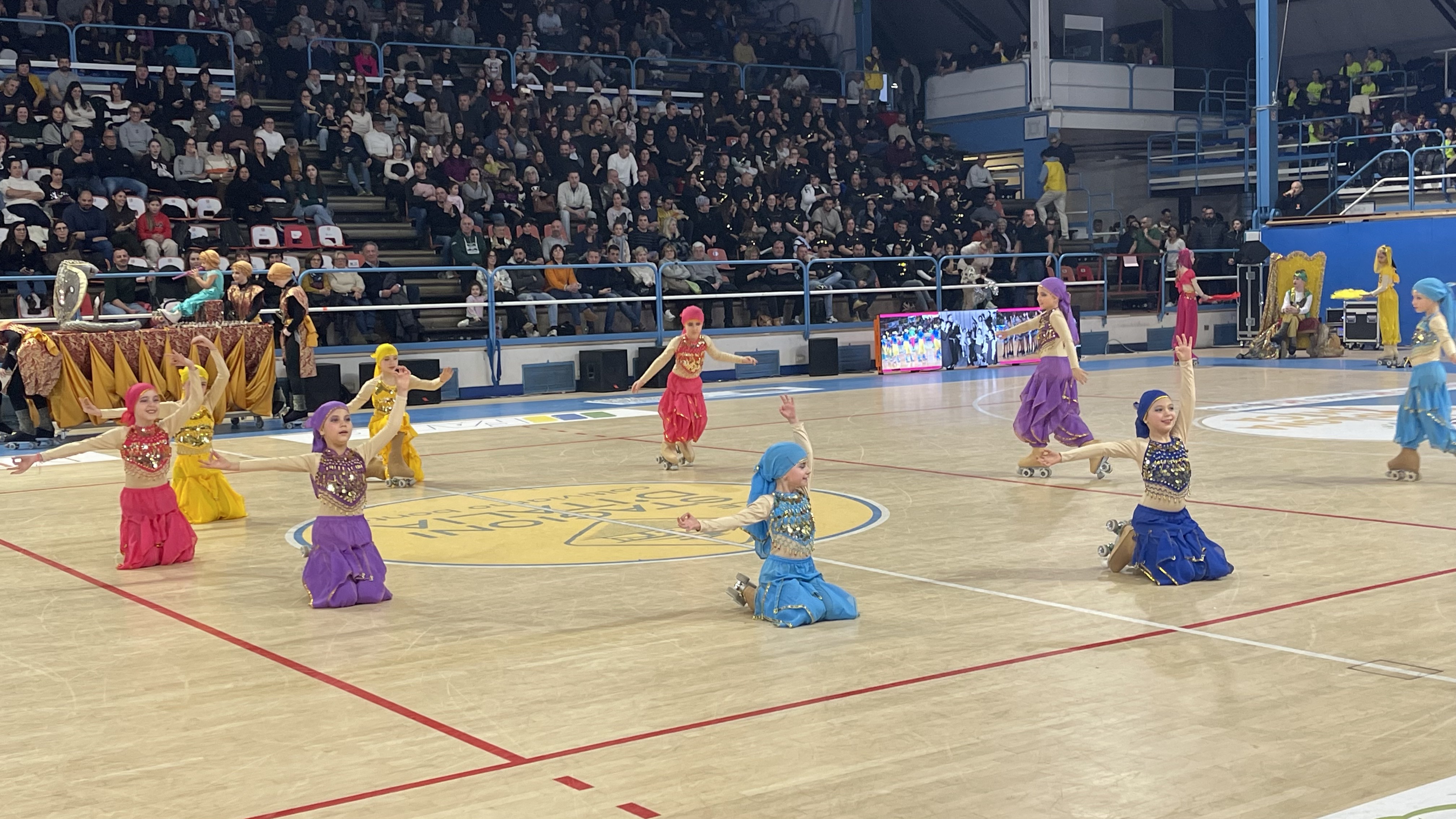 Coreografia colorata al Trofeo Mariele Ventre