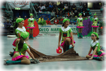 Coreografia a tema sotto lo striscione del Trofeo Mariele Ventre